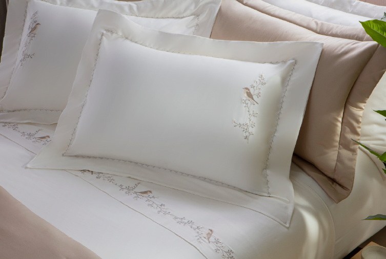 Acabamentos e estampas que vão valorizar seu quarto.