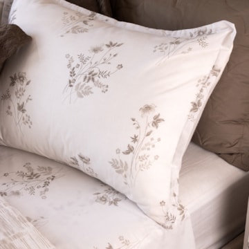 Cama de Revista Karsten Corinne + Movaz