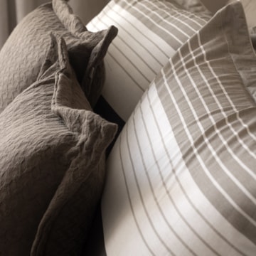 Cama de Revista Karsten Damier + Movaz