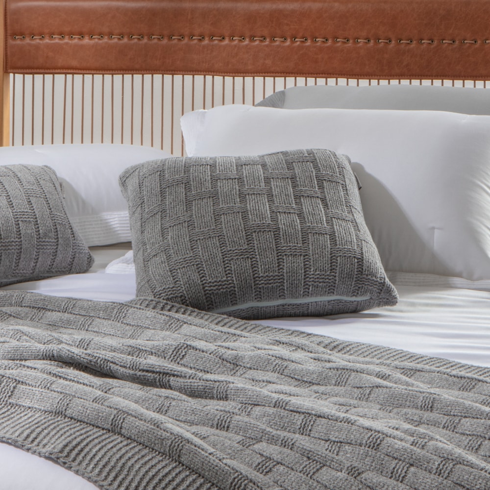 Almofada de Tricot Kacyumara Casa K Treliça 45cm x 45cm (1 peça)