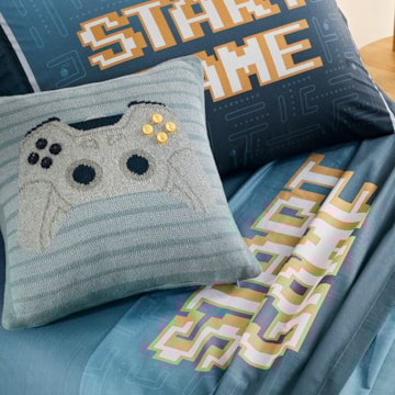 Almofada Infantil Karsten Game 100% Algodão Tricot com Aplique de Botão 40cm x 40cm (1 Peça)