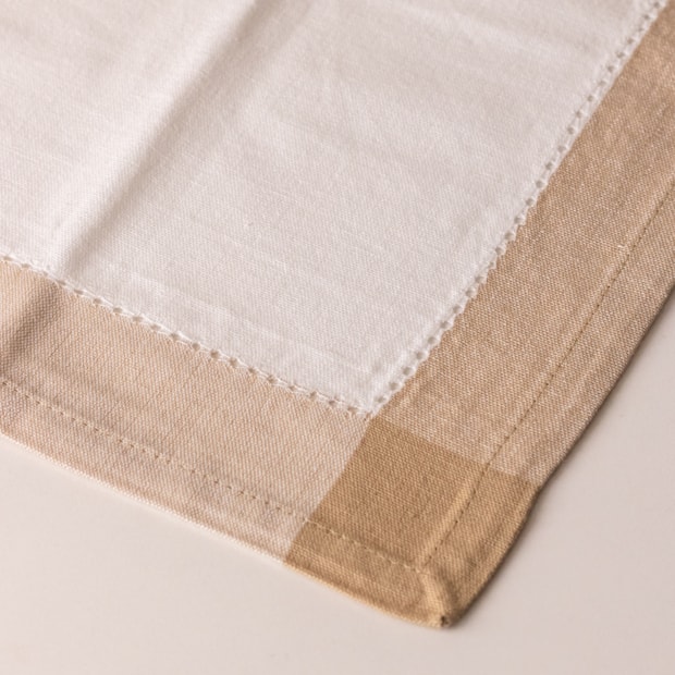 Caminho de Mesa Dohler Léia Efeito Linho Ponto Ajour 100% Algodão 45cm x 1,60m (1 Peça)