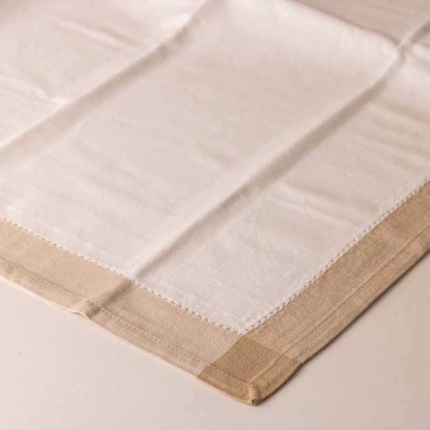 Caminho de Mesa Dohler Léia Efeito Linho Ponto Ajour 100% Algodão 45cm x 1,60m (1 Peça)