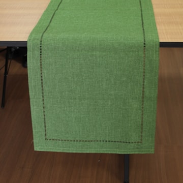 Caminho de Mesa Glamour Verde Musgo 40cm x 1,40m
