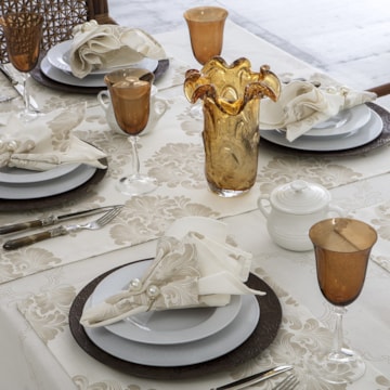 Caminho de Mesa Naturalle Limpeza Prática Damask Medalhão 50cm x 1,50m