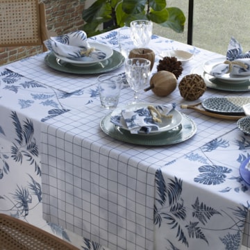 Caminho de Mesa Naturalle Limpeza Prática Grid Marinho 50cm x 1,50m