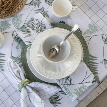 Caminho de Mesa Naturalle Limpeza Prática Tropical Verde 50cm x 1,50m