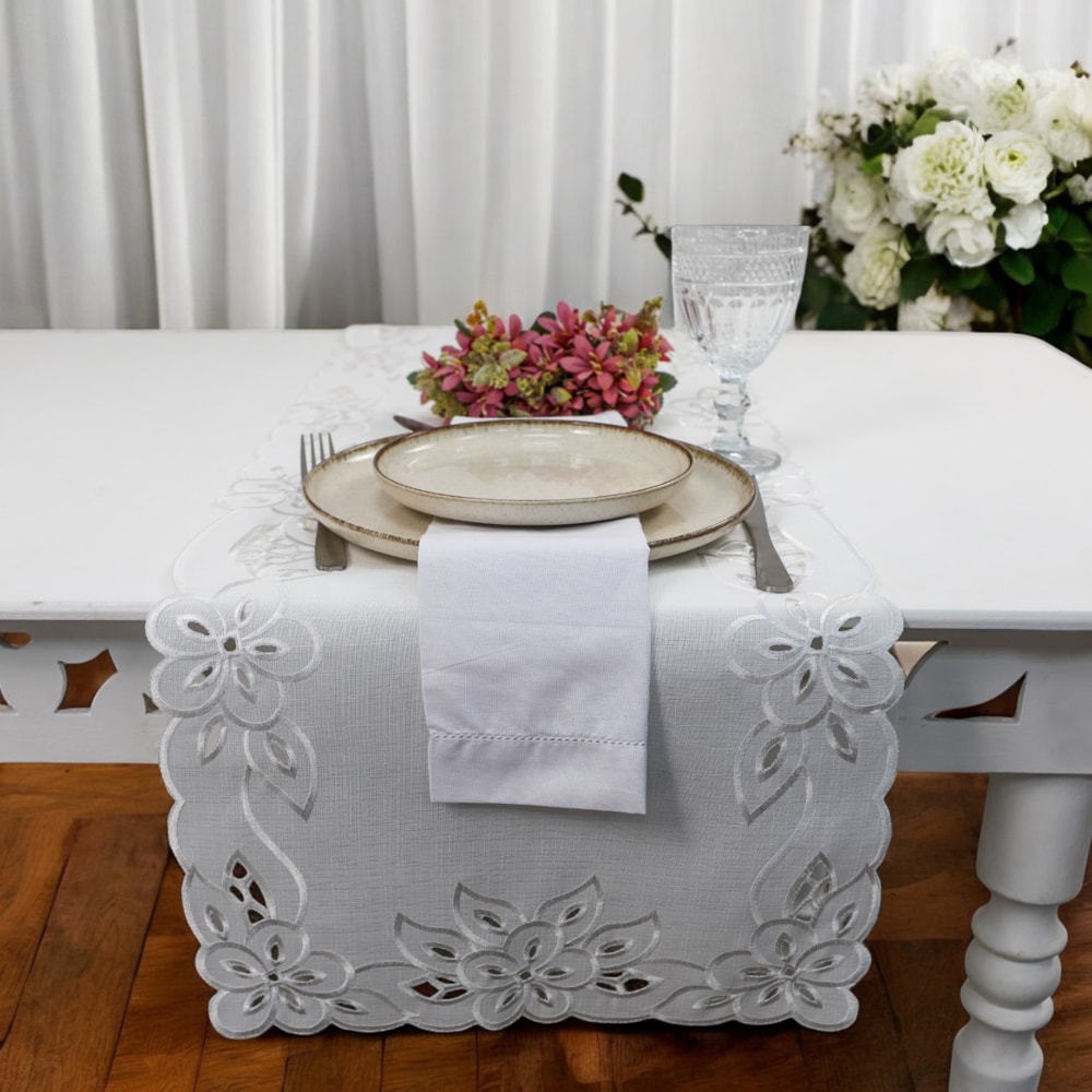 Caminho de Mesa Rechilie Bordado 40cm x 1,40m