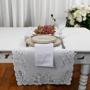 Caminho de Mesa Rechilie Bordado 40cm x 1,40m