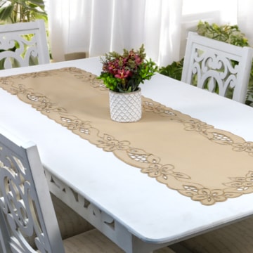 Caminho de Mesa Rechilie Bordado 40cm x 1,40m