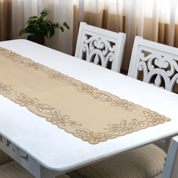 Caminho de Mesa Rechilie Bordado 40cm x 1,40m