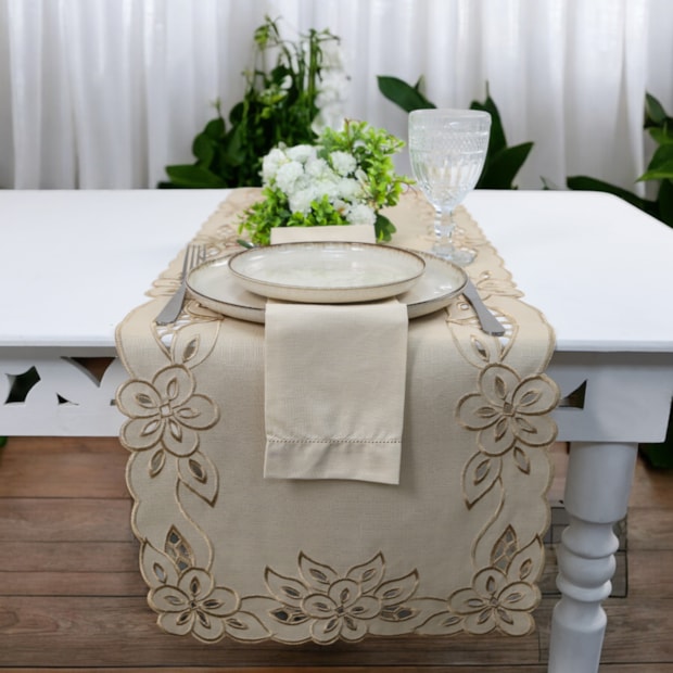 Caminho de Mesa Rechilie Bordado 40cm x 1,80m