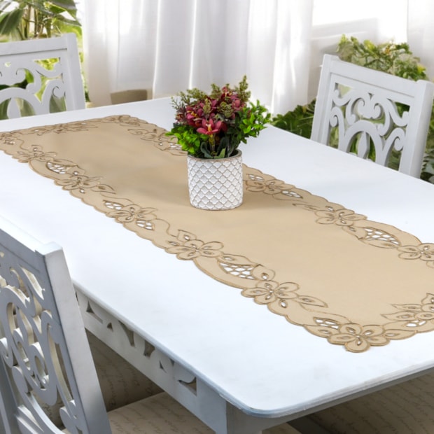 Caminho de Mesa Rechilie Bordado 40cm x 1,80m