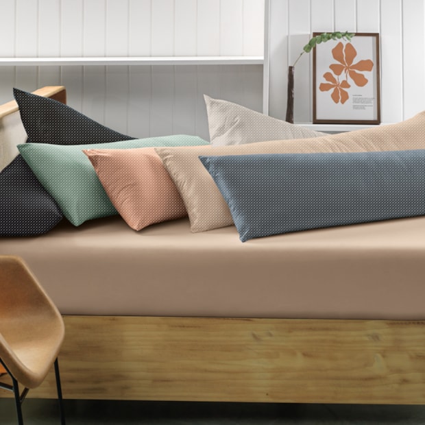 Fronha Body Pillow Altenburg Slim Estampado Toque Acetinado 40cm x 1,30m