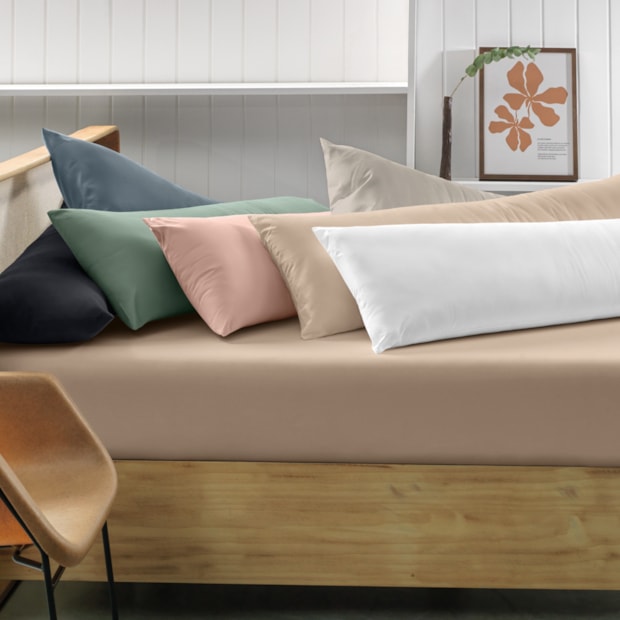 Fronha Body Pillow Altenburg Toque Acetinado 40cm x 1,30m