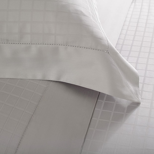 Fronha King Size Buddemeyer Damask Square com Abas 100% Algodão Cetim 300 Fios 50cm x 90cm (1 Peça)