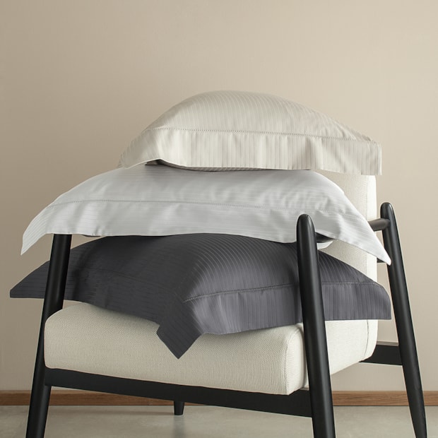 Fronha King Size Buddemeyer Damask Stripes 100% Algodão Fio Penteado Cetim 300 Fios com Abas 50cm x 90cm (1 Peça)