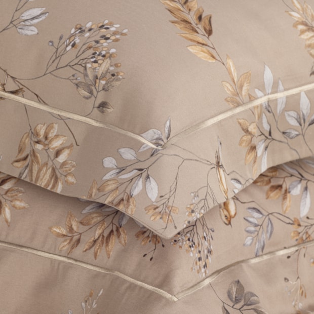 Jogo de Cama Casal Trussardi Aloro 100% Algodão Cetim 200 Fios (4 Peças)