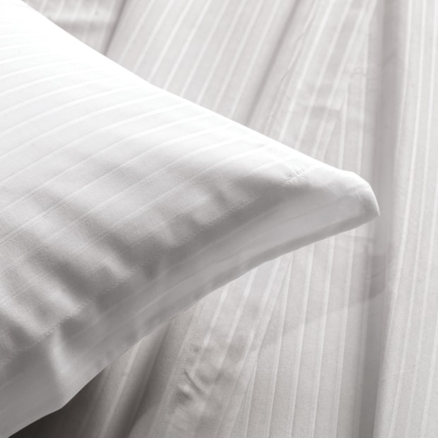 Jogo de Cama King Size Altenburg Art Parallelo Toque Acetinado (4 Peças)