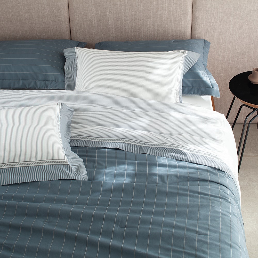 HOMESCAPES Federa Per Cuscino In Raso A Righe, 100% Cotone Egiziano Blu HOMESCAPES Federa Per Cuscino In Raso A Righe, 100% Cotone Egiziano Blu