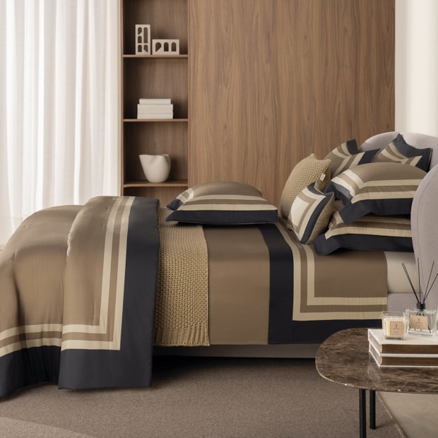 Jogo de Cama King Size Trussardi Travertino 100% Algodão Egípcio Cetim 300 Fios (4 Peças)