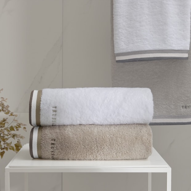 Jogo de Toalhas Banhão Trussardi Montello 100% Algodão Fio Penteado (5 Peças) Gramatura: 540g/m²