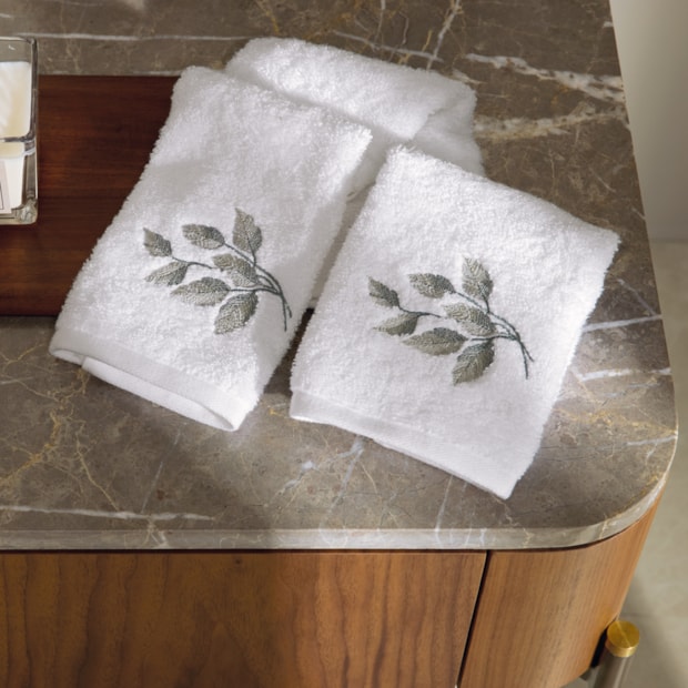 Jogo de Toalhas de Lavabo e Rosto Trussardi Botticelli Bordado 100% Algodão Fio Penteado - Gramatura: 500g/m² (2 Peças)