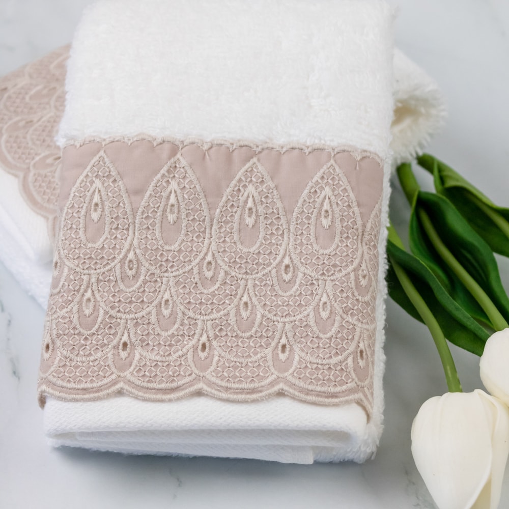 Jogo de Toalhas de Lavabo / Mão (2 Peças) Trussardi Imperiale Bordado 100% Algodão - Gramatura: 540g/m²