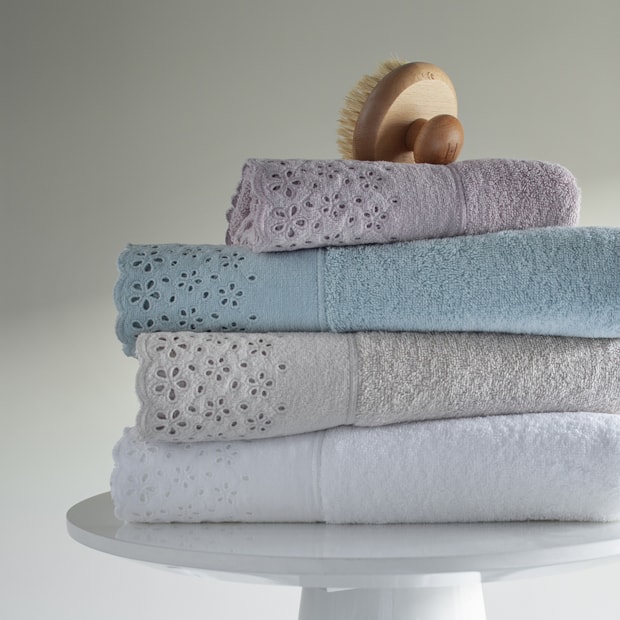 Jogo de Toalhas de Lavabo / Mão Buddemeyer Crystal Bordado Inglês 100% Algodão (2 Peças) - Gramatura: 500g/m²