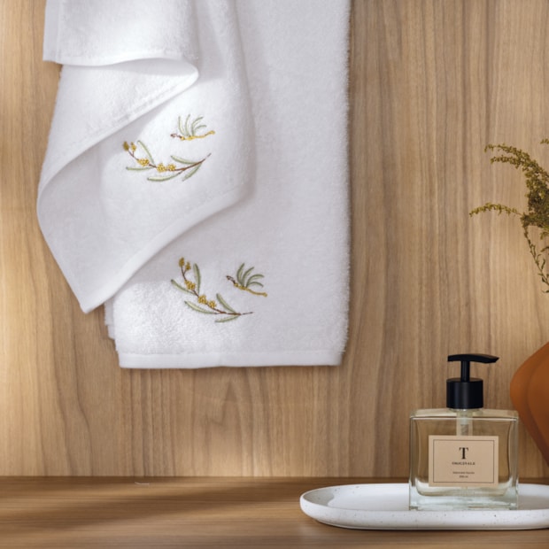 Jogo de Toalhas de Mão / Lavabo Trussardi Mimosa Bordada 100% Algodão Fio Penteado - Gramatura: 500g/m² (2 Peças)