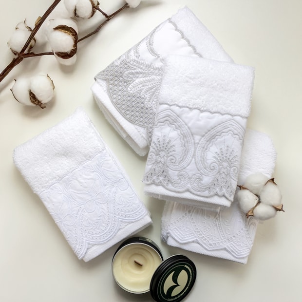 Jogo de Toalhas de Mão / Lavabo Trussardi Raffinato Bordada 100% Algodão Fio Penteado - Gramatura: 500g/m² (2 Peças)
