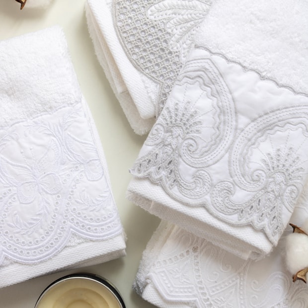 Jogo de Toalhas de Mão / Lavabo Trussardi Raffinato Bordada 100% Algodão Fio Penteado - Gramatura: 500g/m² (2 Peças)