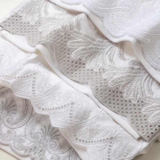 Jogo de Toalhas de Mão / Lavabo Trussardi Raffinato Bordada 100% Algodão Fio Penteado - Gramatura: 500g/m² (2 Peças)