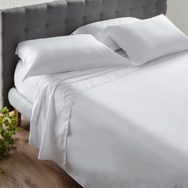 Kit 2 Fronhas Kacyumara Casa K Vida Bela com Abas 100% Algodão Egípcio 200 Fios 50cm x 70cm