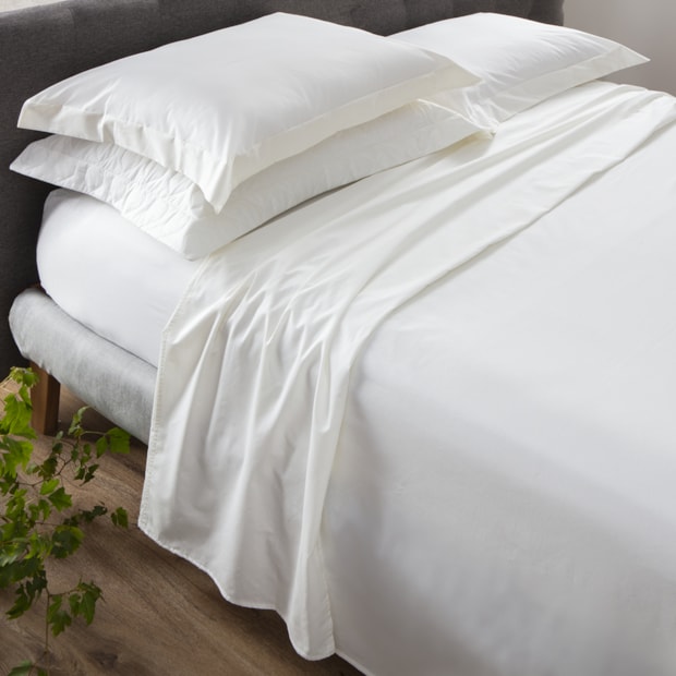 Kit 2 Fronhas Kacyumara Casa K Vida Bela com Abas 100% Algodão Egípcio 200 Fios 50cm x 70cm