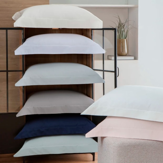 Kit 2 Fronhas Kacyumara Casa K Vida Bela com Abas 100% Algodão Egípcio 200 Fios 50cm x 70cm