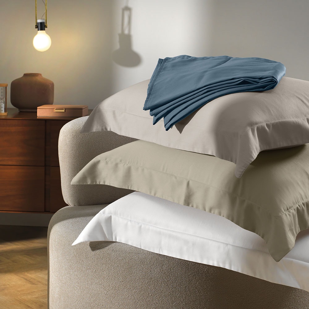 Kit 2 Fronhas Karsten Bossa 100% Algodão Egípcio Cetim 300 Fios com Abas 50cm x 70cm