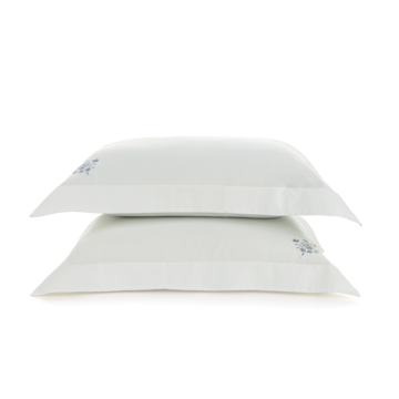 Kit 2 Fronhas Karsten Ellie Bordada 100% Algodão Egípcio Cetim 300 Fios com Abas 50cm x 70cm