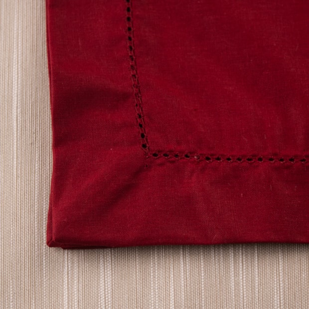 Kit 4 Peças Guardanapo de Tecido Casa Argivai À Jour Bordô Percal 100% Algodão 40cm x 40cm