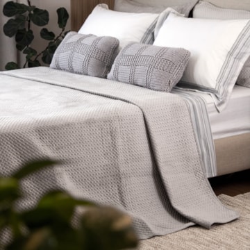 Kit Colcha Cobre-Leito Casal Estocolmo Aveludada c/ Porta Travesseiro (3 Peças)