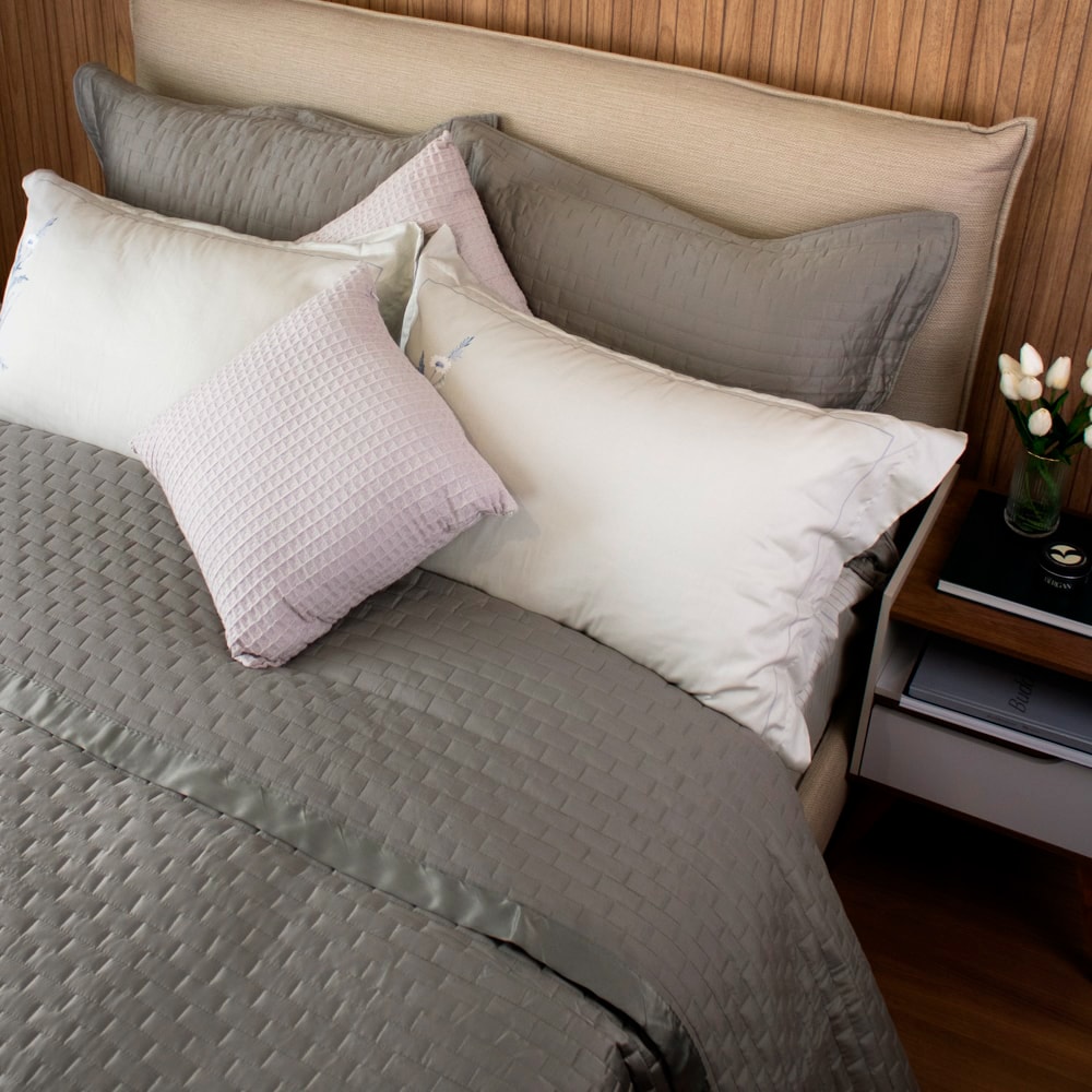 Kit Colcha Cobre-Leito Casal Paris Acetinada c/ Porta Travesseiro (3 Peças)