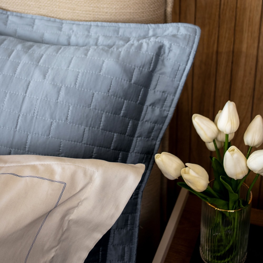 Kit Colcha Cobre-Leito Casal Paris Acetinada c/ Porta Travesseiro (3 Peças)