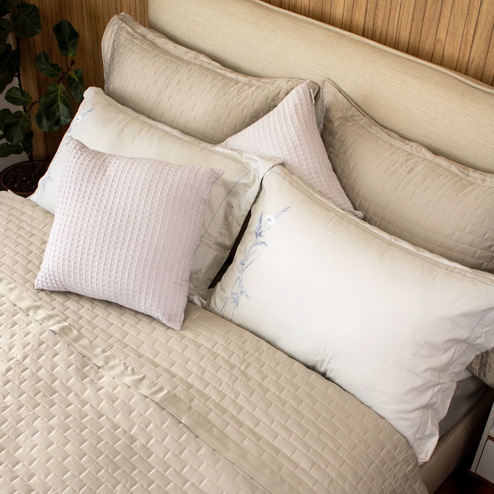 Kit Colcha Cobre-Leito Queen Paris Acetinada c/ Porta Travesseiro (3 Peças)