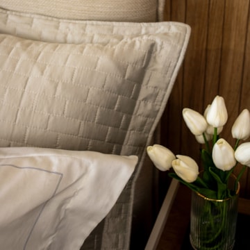 Kit Colcha Cobre-Leito Queen Paris Acetinada c/ Porta Travesseiro (3 Peças)