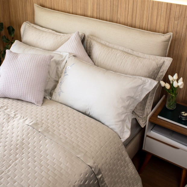 Kit Colcha Cobre-Leito Queen Paris Acetinada c/ Porta Travesseiro (3 Peças)