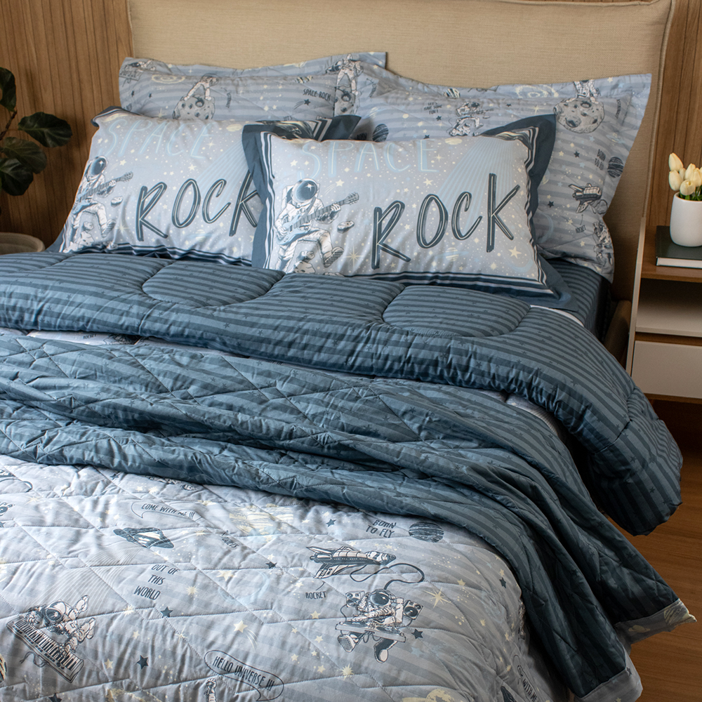 Kit Colcha Solteiro Infantil Karsten Espacial Dupla Face 100% Algodão Percal 200 Fios c/ Porta Travesseiro (2 Peças)