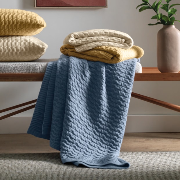 Manta Decorativa para Sofá Karsten Lobato Tricot 1,20m x 1,75m