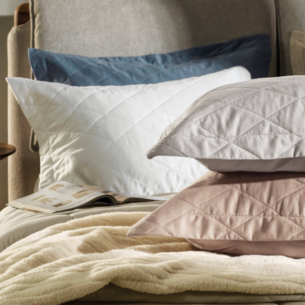 Porta-Travesseiro Karsten Bossa 100% Algodão Egípcio Cetim 300 Fios 50cm x 70cm (1 Peça)