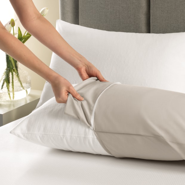 Protetor de Tracesseiro Karsten Sublime Impermeável Branco 50cm x 70cm (1 Peça)