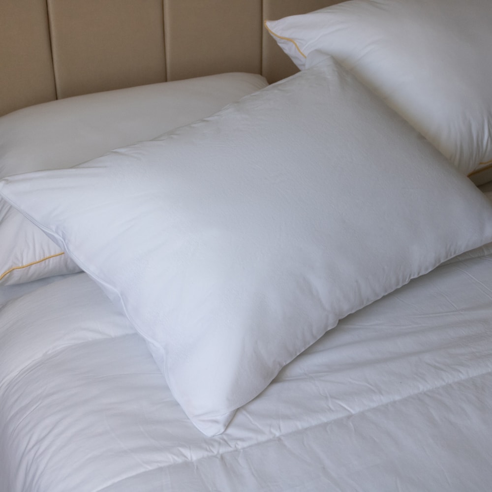 Protetor de Travesseiro Kacyumara Malha 100% Algodão Impermeável Branco 50cm x 70cm (1 Peça)